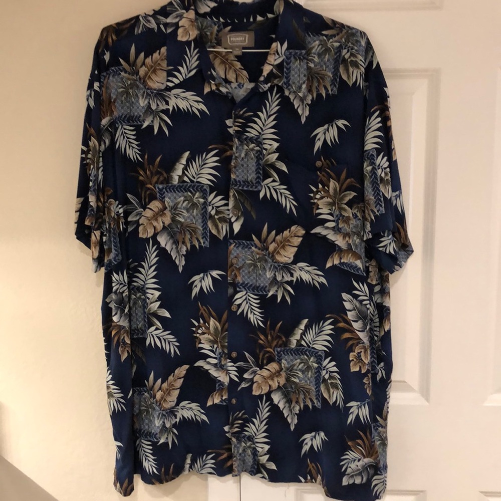 Men’s Hawaiian themed shirt